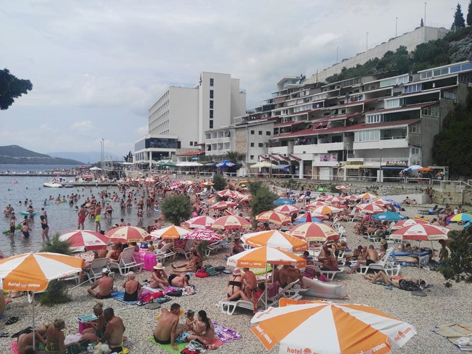 U Neumu sve krcato, kao u košnici – cijene kao u Sarajevu: Policija je za vikend vraćala goste koji nemaju rezervaciju