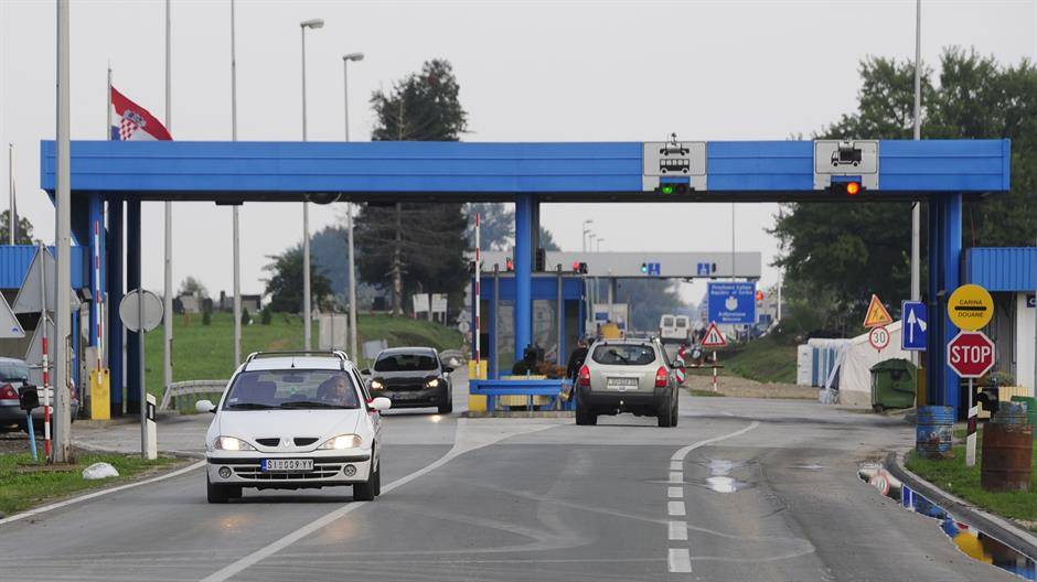 Vučić uzvratio istom mjerom susjedima: Hrvati ne mogu u Srbiju bez negativnog testa na koronavirus