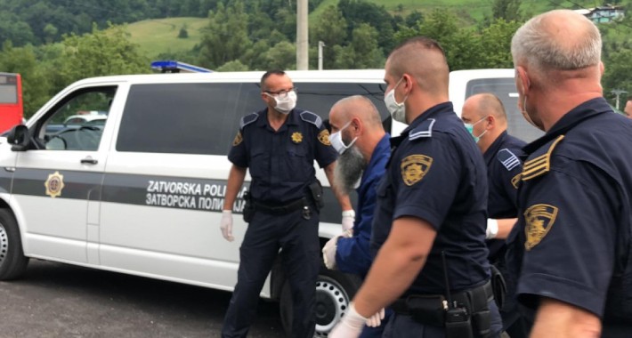 Bilal Bosnić u pratnji policije prisustvovao dženazi svoga brata Omera, sinu Muhamedu biće klanjana sutra