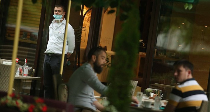 Zbog pogoršane situacije vezane za koronavirus, od danas oštrije mjere u FBiH: Između dvije smjene na poslu mora biti vremenski razmak!