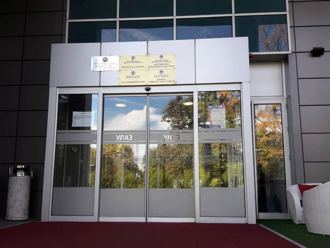Inspektori Poreske uprave optuženi za primanje mita, objavljeni njihovi identiteti