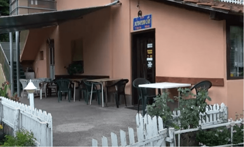 Sve radnice su se udale! Iz ove kafane bez muža se ne izlazi