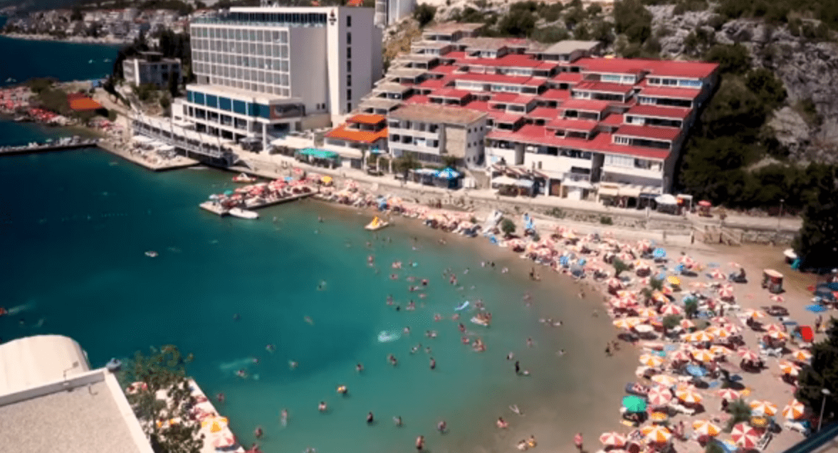 Turisti iz Srbije nagrnuli u Neum: “Ovdje je ljepše nego u Monte Karlu”