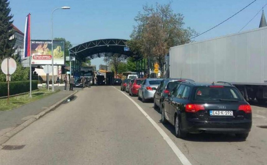 Pooštravanje mjera: Država u našem komšiluku uvodi karantin za strance i obavezan PCR test
