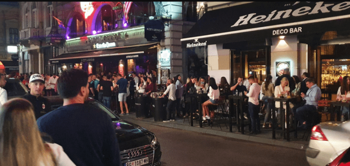 Lom u gradu, niko se ne pridržava mjera: Pogledajte atmosferu subotnjeg izlaska u Sarajevu