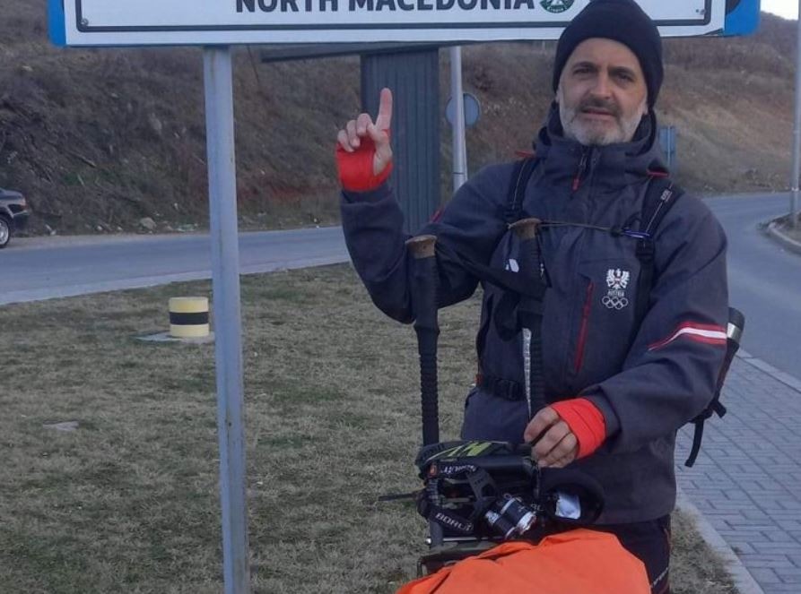 Tužna vijest: Preminula majka Envera Beganovića koji pješači prema Saudijskoj Arabiji u Mekku