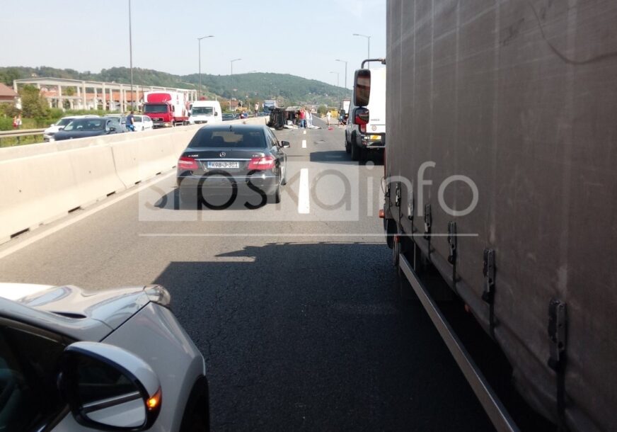 Nesreća na autoputu u BiH: Prevrnulo se vozilo Hitne pomoći, jedna osoba smrtno stradala, ima i povrijeđenih