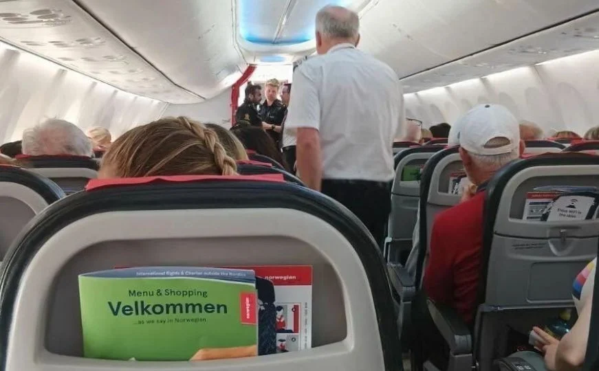 Dvojica pijanih muškaraca privedena nakon tučnjave u avionu
