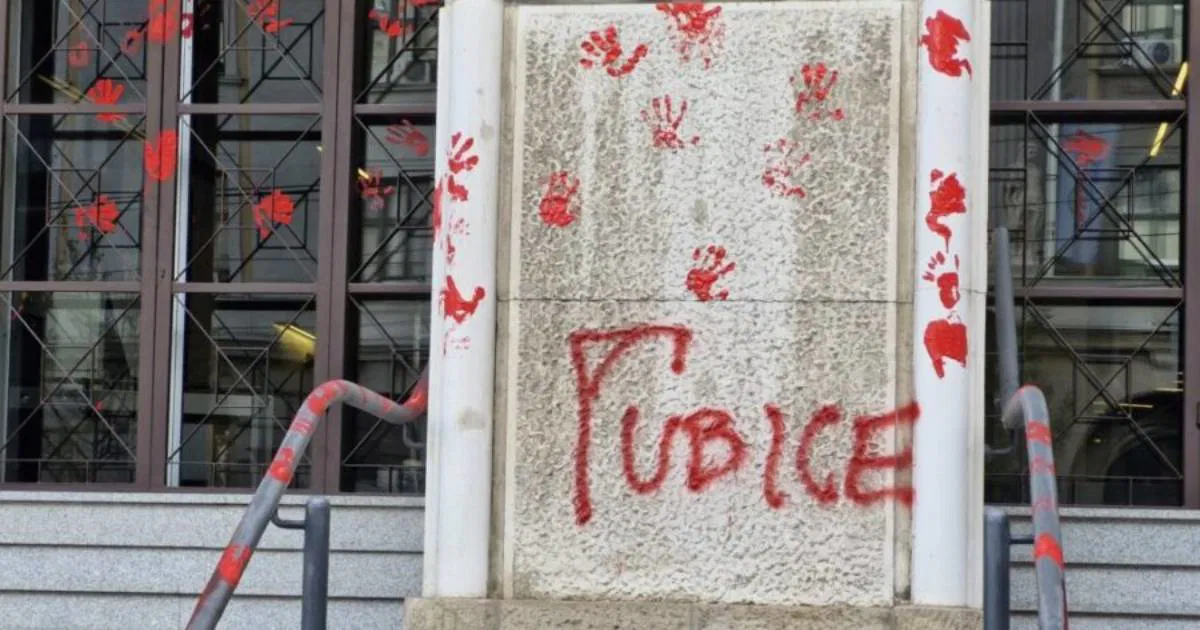 “Svuda im ostavite crvene tragove, krv im je na rukama”