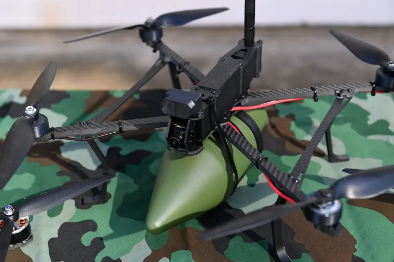 Srbija predstavila nove dronove samoubice “Komarac” za “nadmoć na savremenom bojištu”